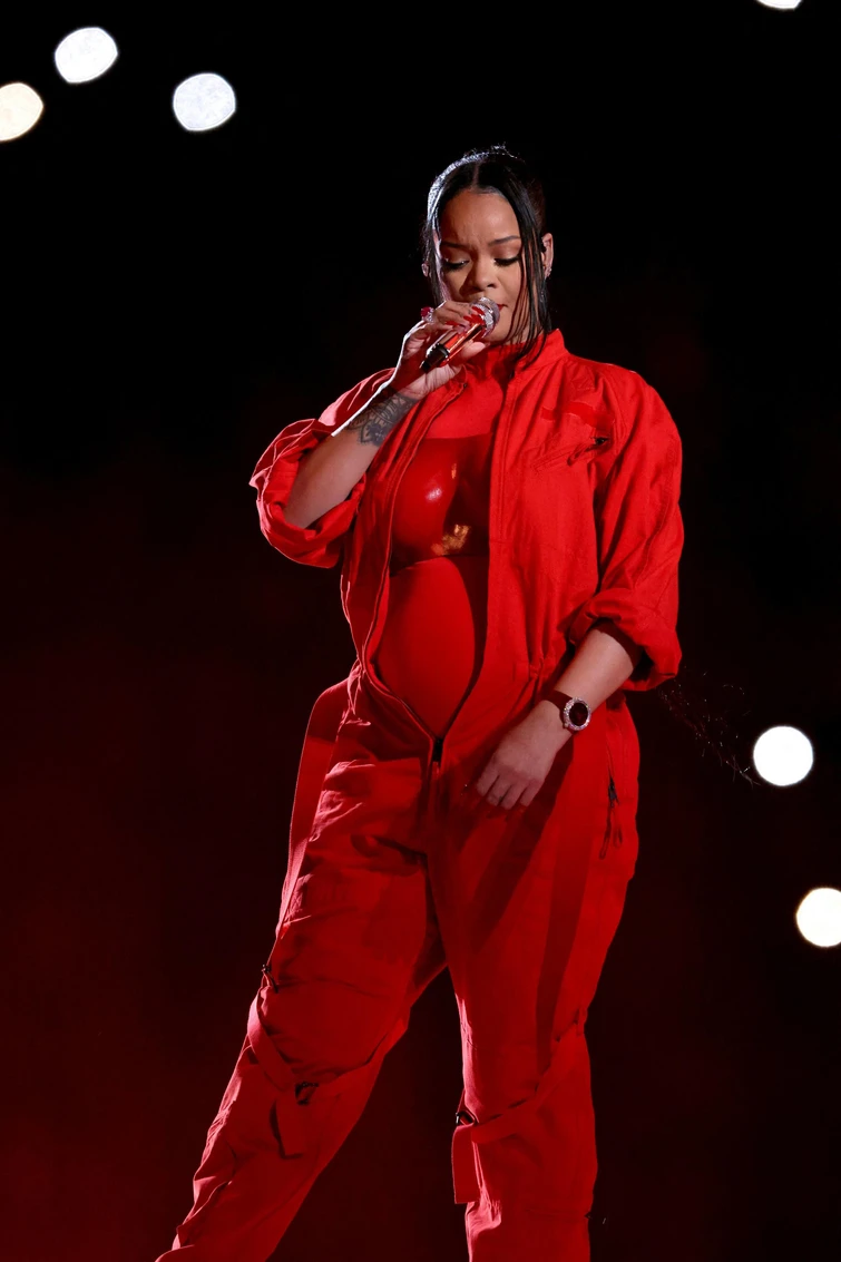 Pensionate imitano la performance di Rihanna al Super Bowl il video diventa virale