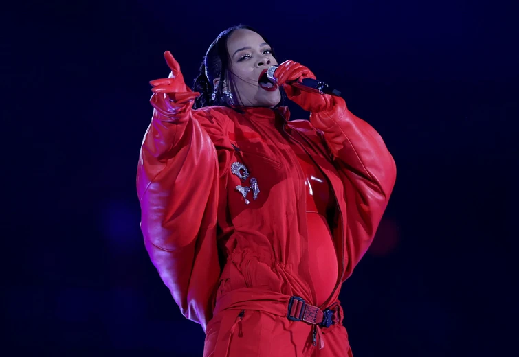 Pensionate imitano la performance di Rihanna al Super Bowl il video diventa virale