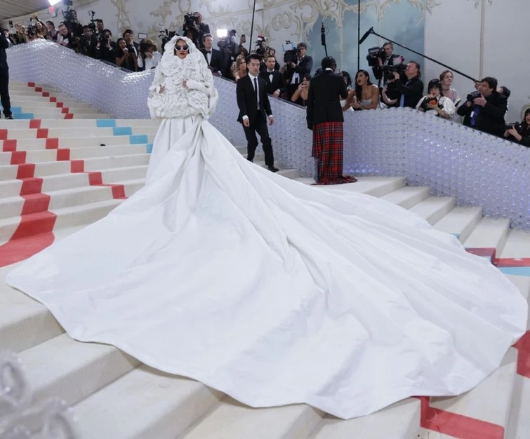 Vestito da sposa pazzesco Rihanna regina del Met Gala