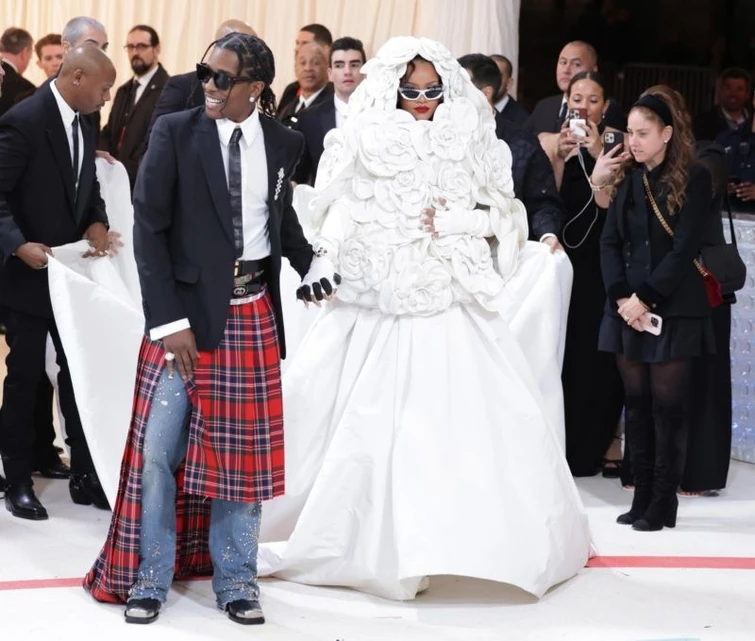 Vestito da sposa pazzesco Rihanna regina del Met Gala