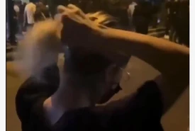 Uccisa Hadith Najafi simbolo delle proteste in Iran Colpita da 6 proiettili Virale il video dove era senza velo
