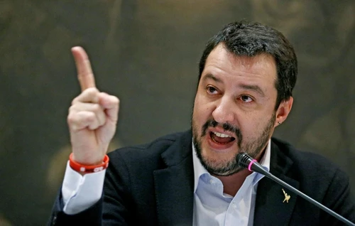 La proposta di Salvini 400 euro ogni mese ai padri separati in difficoltà