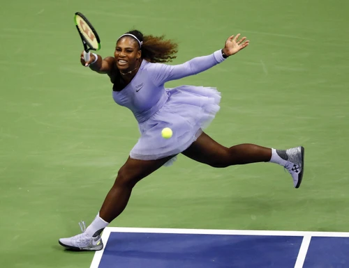 Serena Williams legge la lettera damore alle donne Noi isteriche squilibrate e pazze