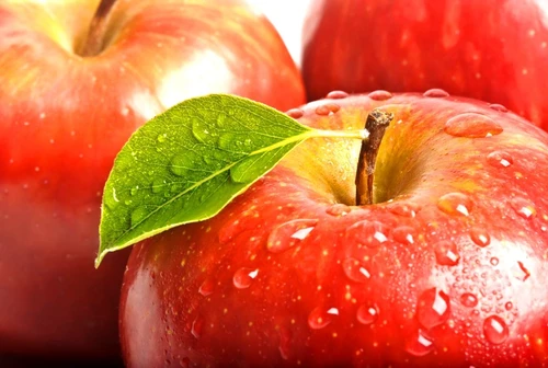 Una mela al giorno toglie il medico di torno ma tutto dipende dal suo colore uno studio rivela quale fa bene alla salute