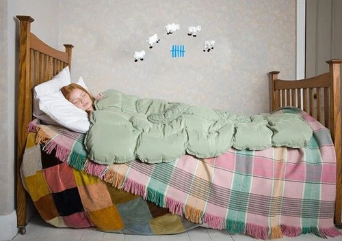 Cinque ore bastano La tv aiuta I falsi miti sul sonno che danneggiano la salute