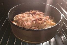 Spaghetti gratinati alla carbonara lalternativa alla ricetta della tradizione culinaria romana