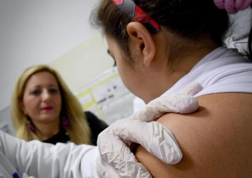 Vaccini nessun divieto nelle scuole per linfanzia a settembre