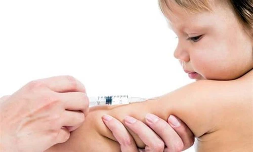 Vaccini multe fino a 500 euro ai genitori No Vax e bambini esclusi da asili nido e materne
