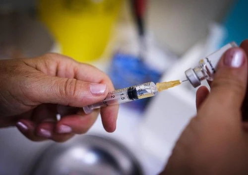 Licenziata ostetrica che rifiuta di vaccinarsi Burioni Un comportamento criminale