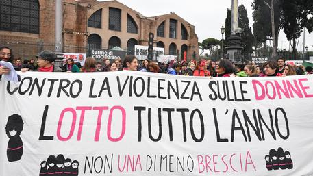 Per prevenire il femminicidio bisogna curare i violenti la decisione del Senato sui percorsi di rieducazione