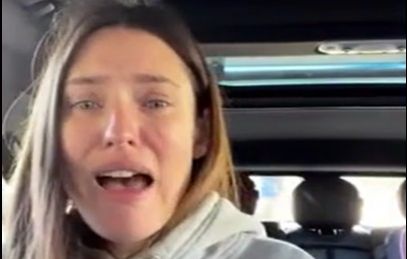 Lo spavento di Bianca Balti in lacrime sui social: "Un uomo armato vicino a scuola di mia figlia"