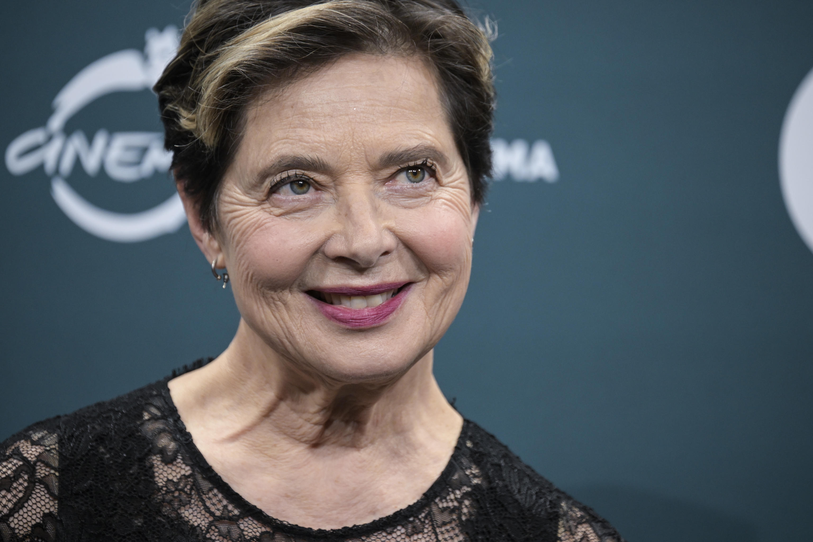 Isabella Rossellini, la malattia che la mise ko per due anni e la passione per i "green porno" Isabella Rossellini, la malattia che la mise ko per due anni e la passione per i "green porno"