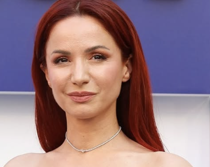 Andrea Delogu, il dolore per la morte del fratello rotto solo da una frase. Il suo programma in Rai slitta ancora