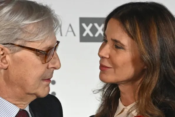 Sgarbi: “Voglio sposare Sabrina, lei è la stabilità in mezzo alla tempesta”. Chi è la sua compagna di vita