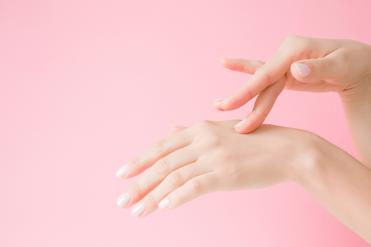 Mani Perfette: La Strategia Anti Aging per l’Inverno Mani Perfette: La Strategia Anti Aging per l’Inverno