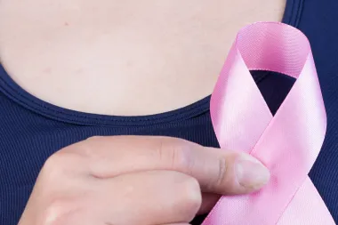 tumore al seno. foto https://www.shutterstock.com/