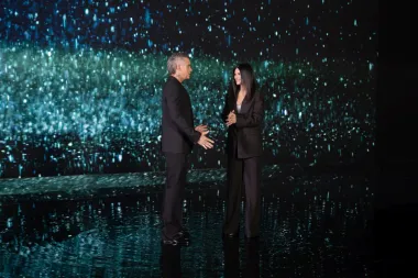 Laura Pausini al fianco di Robbie Williams per il primo inno ufficiale della Fifa