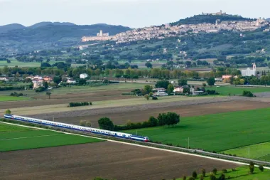 Treni turistici di FS, via ai collegamenti con Umbria, Toscana e Piemonte