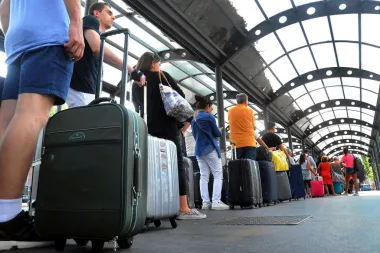 Confcommercio, almeno una vacanza nell’estate 2025 per 30,5 milioni di italiani