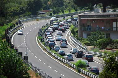 Esodo estivo, traffico intenso come da previsioni su strade e autostrade