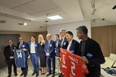 Torna la Partita del Cuore, a L’Aquila la sfida tra la Nazionale Cantanti e la Nazionale Politici