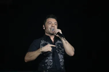 Tiziano Ferro torna in tour dopo tre anni con “Stadi26”, annunciate 10 date