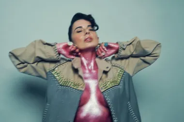 Paola Iezzi torna con il nuovo singolo “Superstar”