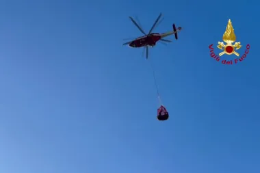 Recuperato con elicottero dai Vigili del fuoco cavallo bloccato nel fango