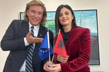 Su Rai Italia arriva “Port to Port”, la nuova rubrica condotta da DJ Onofri