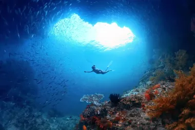 Alpitour contro la violenza sulle donne, panchine rosse nelle sedi