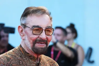 Kabir Bedi compie 80 anni, icona della tv italiana con Sandokan