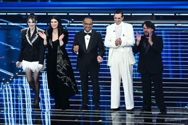 Sanremo 2026, 9.053.000 di spettatori con il 59,5% di share nella seconda serata del Festival