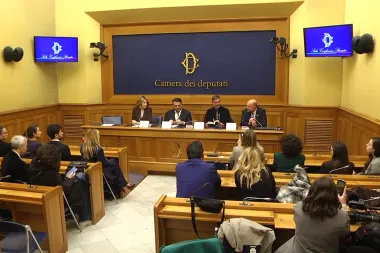 Beppe Convertini racconta l'Italia nel libro "Il paese delle tradizioni"