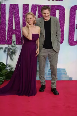 Pamela Anderson e Liam Neeson-ansa