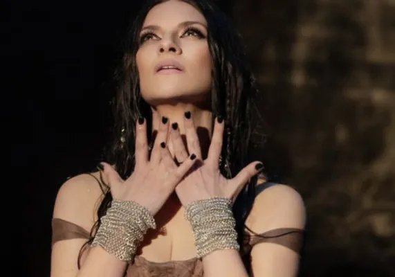 Laura Pausini addio ai social