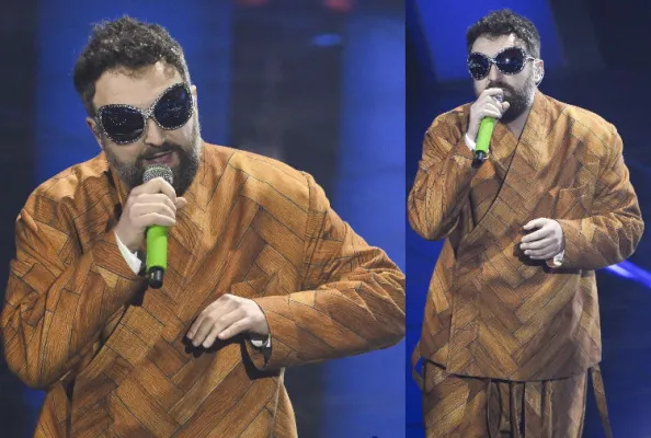 Dargen D’Amico: un look intelligente, beffardo e concettuale, che rifiuta la comfort zone sanremese e la prende in giro con stile. La scelta degli accessori assolutamente geniale e in perfetta sintonia con il brano .  Ilaria gaudenti Al Pacino