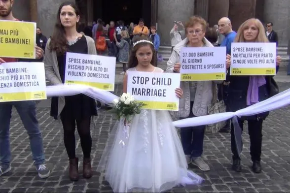 Manifestazione contro la piaga delle spose bambine - Foto Ansa