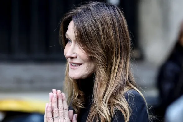 Carla Bruni distrutta