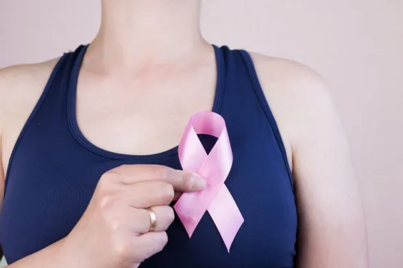 tumore al seno. foto https://www.shutterstock.com/