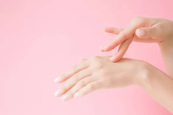 Mani Perfette: La Strategia Anti-Aging per l’Inverno