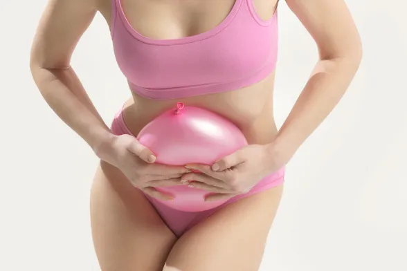 Pancia Gonfia, Umore Giù: Quando gli Ormoni Scombussolano il tuo Microbiota