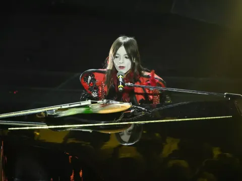 “Volevo essere un duro” di Lucio Corsi è disco di platino