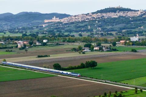 Treni turistici di FS, via ai collegamenti con Umbria, Toscana e Piemonte
