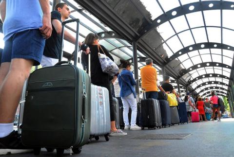 Confcommercio, almeno una vacanza nell’estate 2025 per 30,5 milioni di italiani