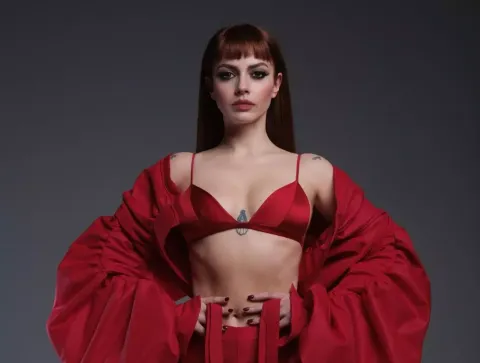 “Ma io sono fuoco” è il nuovo album di Annalisa in uscita ad autunno