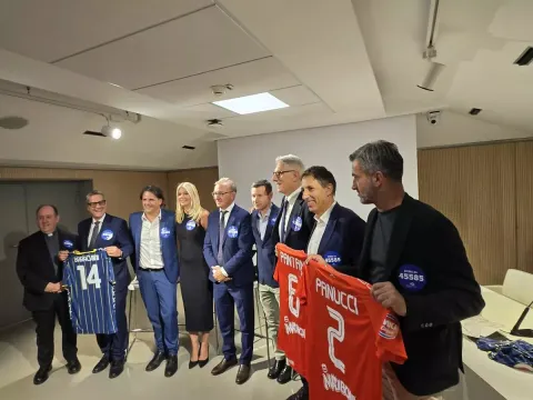 Torna la Partita del Cuore, a L’Aquila la sfida tra la Nazionale Cantanti e la Nazionale Politici