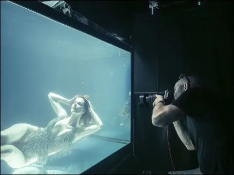 Eva Herzigova e Luisa Ranieri tra le protagoniste del calendario Pirelli 2026