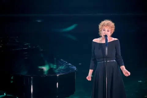 Addio a Ornella Vanoni, leggenda della musica italiana. Camera ardente domenica e lunedì al Piccolo Teatro di Milano