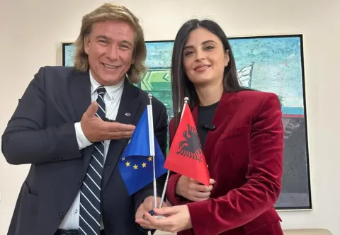 Su Rai Italia arriva “Port to Port”, la nuova rubrica condotta da DJ Onofri