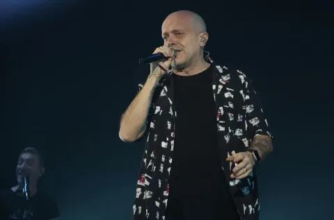 Max Pezzali ospite di Sanremo 2026, sarà presente in tutte e cinque le serate